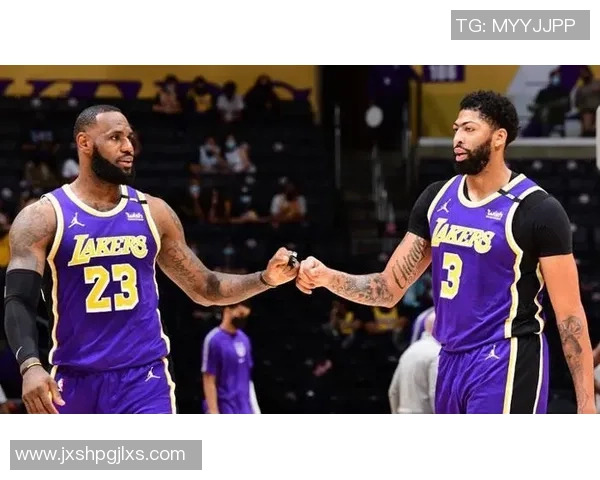 湖人对决快船精彩直播全程回顾与分析，尽在本场比赛中感受篮球魅力